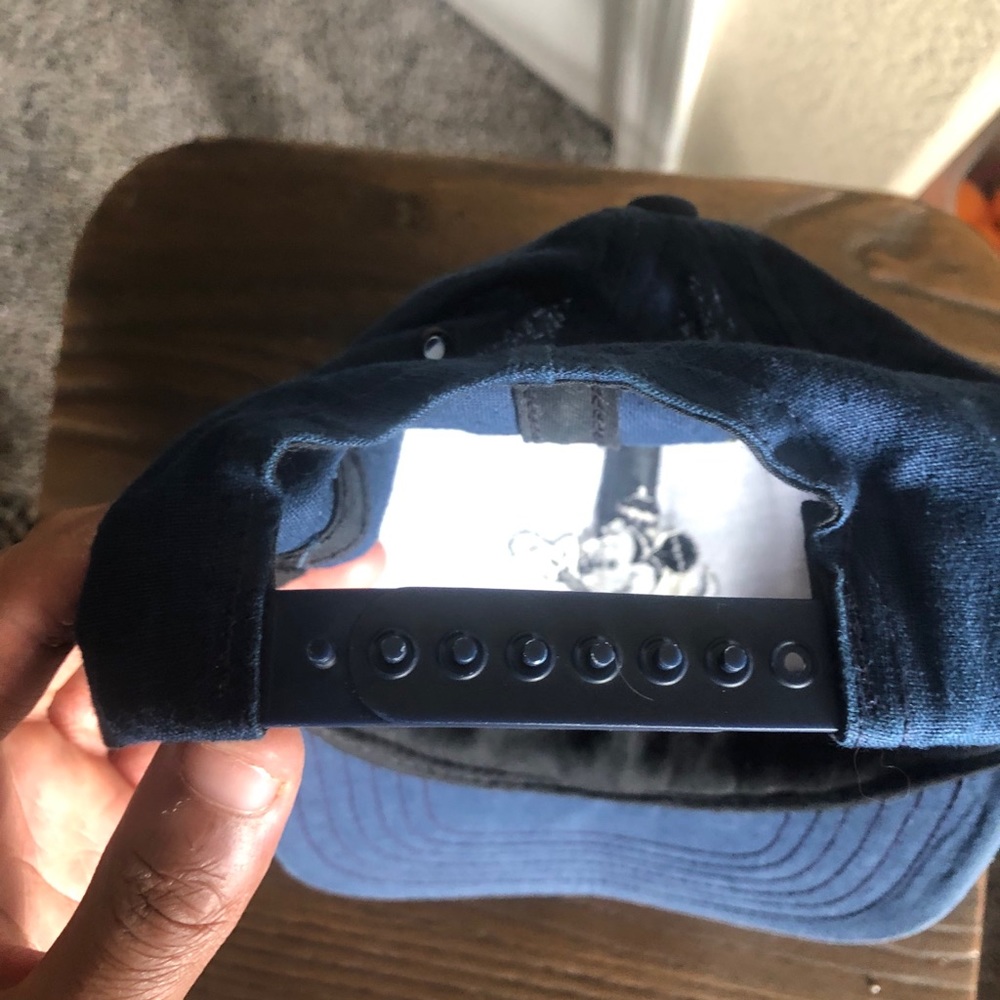 Walt Disney hat - Picture 3 of 3